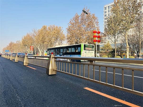 导流机器人车道落户保定，开启智慧护栏新时代